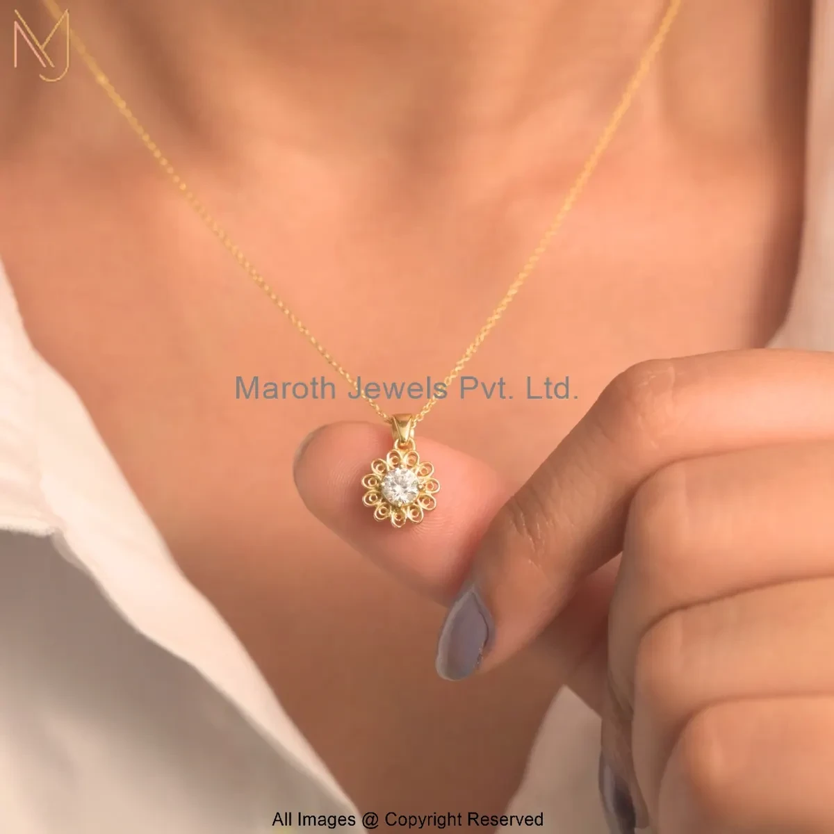 14K Yellow Gold Cubic Zircon Shiny Wreath Floral Diamond Necklace Manufacturer