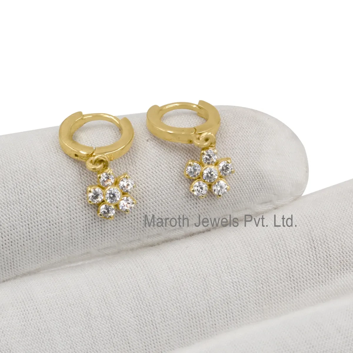 Private Lable 14K Yellow Gold Diamond Cubic Zircon Star Shape Drop Huggies Hoop Earring