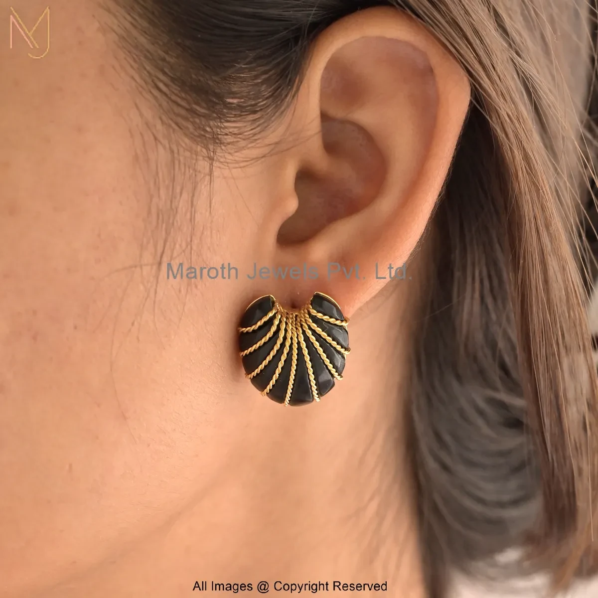 14K Yellow Gold Black Onyx Shell Stud Earring Manufacturer